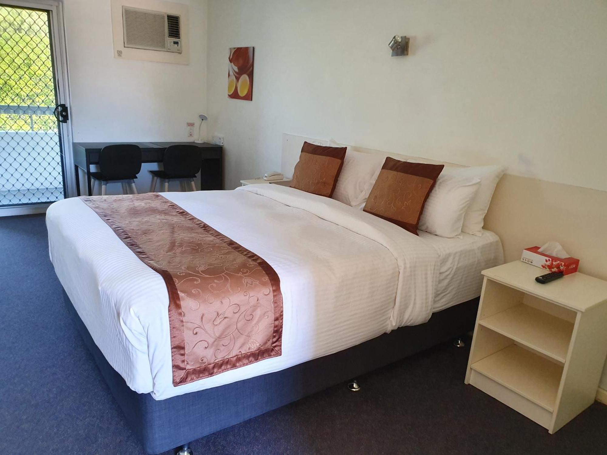 Standard Queen Room