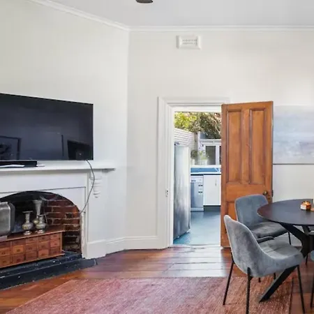 2 Classic Inner City Cottage Charm 2Br-2