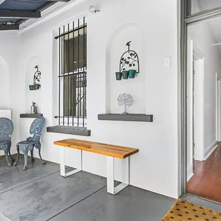 2 Classic Inner City Cottage Charm 2Br-3