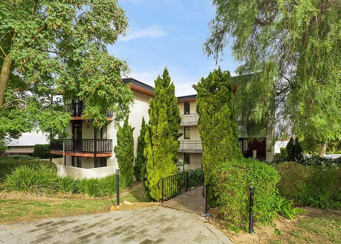 South Perth Executive Apartment